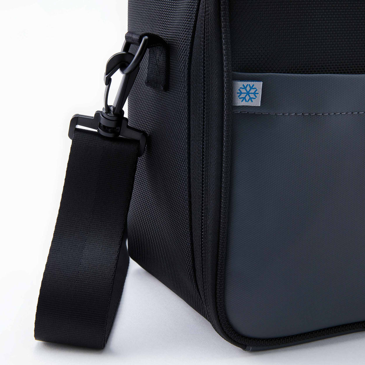 freezable-upright-lunch-box-z1 freezable-upright-lunch-box-black-gray-flag.jpg