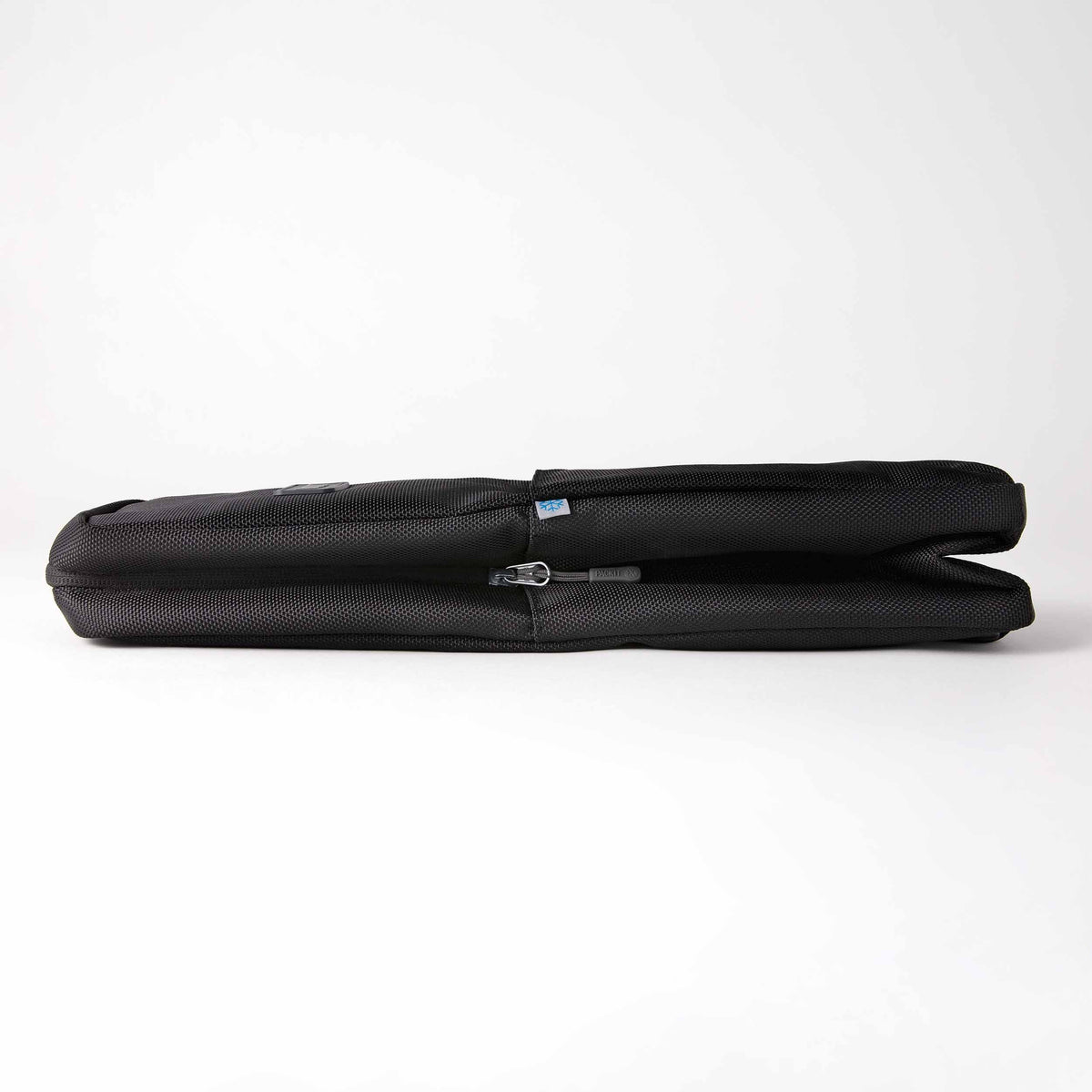 freezable-wine-carrier-p1 freezable-wine-carrier-black-ecofreeze-plus-flat.jpg
