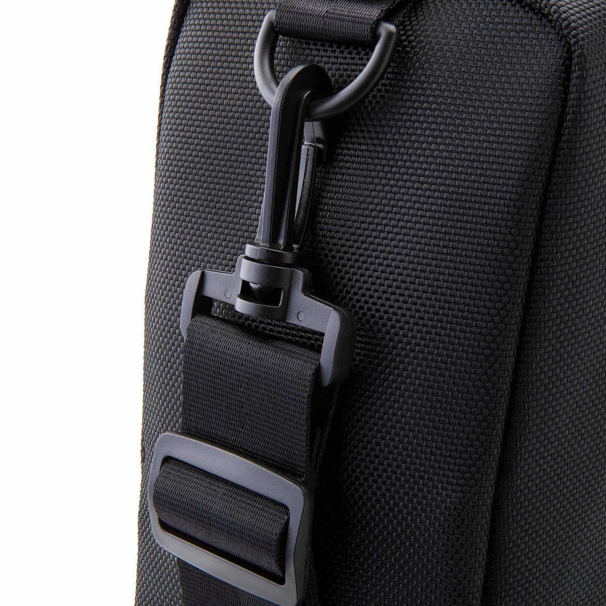 freezable-wine-carrier-p1 freezable-wine-carrier-black-ecofreeze-plus-zoom-removable-strap.jpg